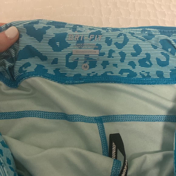 Nike dry fit leopard leggings - Picture 2 of 3